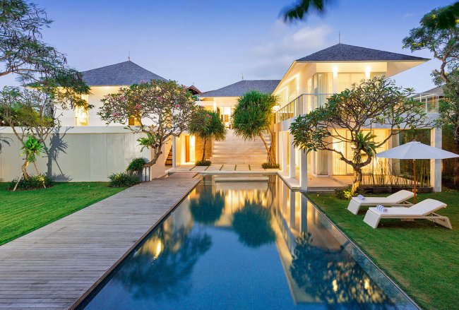 8 bedroom villa canggu