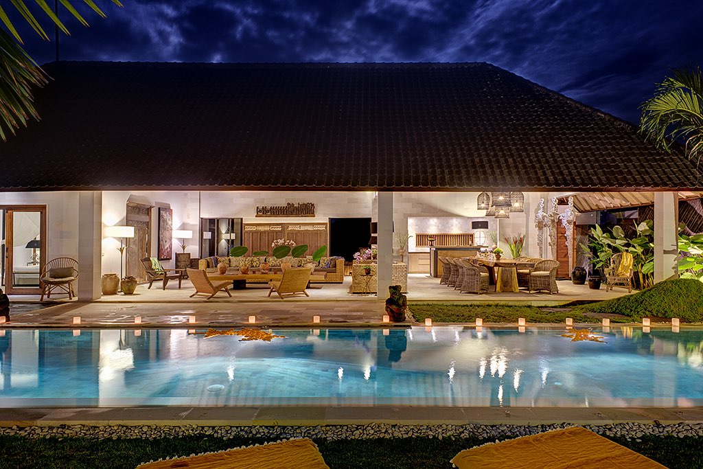 Swimming Pool Area - Villa Abaca Nyoman, Seminyak Bali