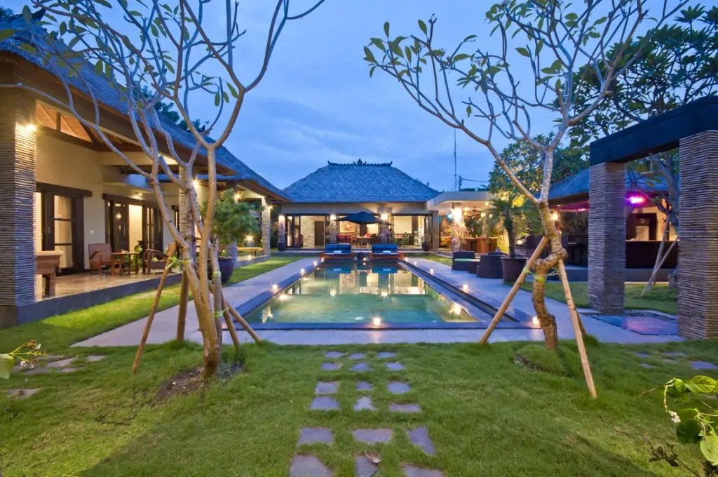 Mahkota Villa - 5 Bedrooms Villa - Seminyak Luxury Villa