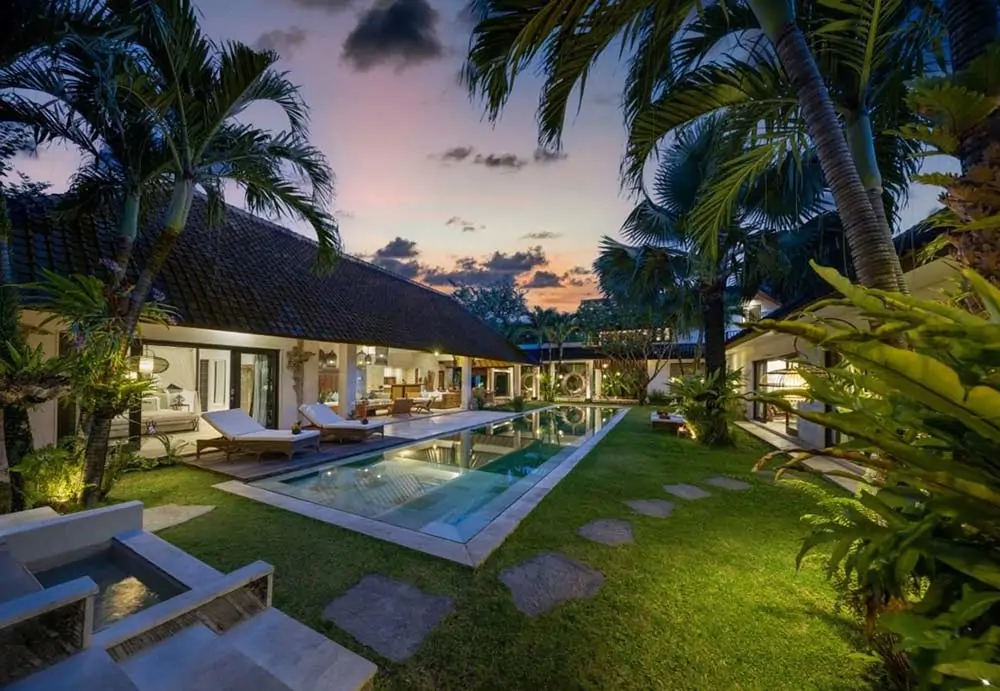 Villa Abaca Nyoman - 5 Bedrooms Villa - Seminyak Luxury Villa