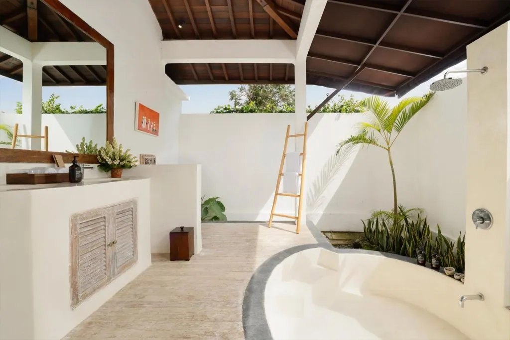 Villa Tropical Svasti - 5 Bedrooms Villa - Canggu Luxury Villa