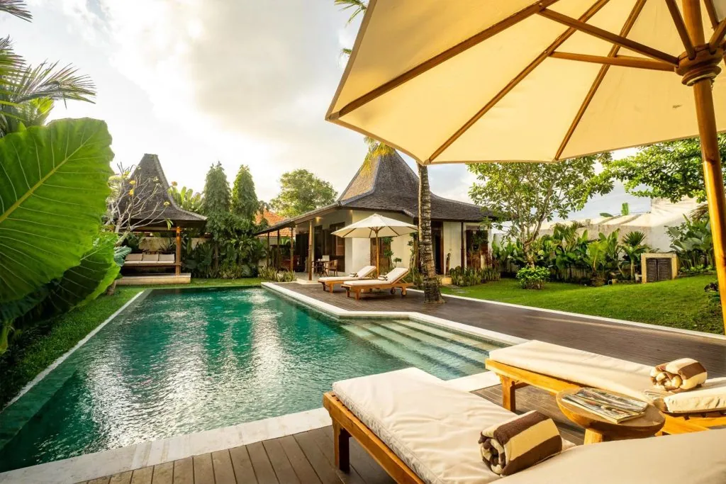 Villa Tropical Svasti - 5 Bedrooms Villa - Canggu Luxury Villa