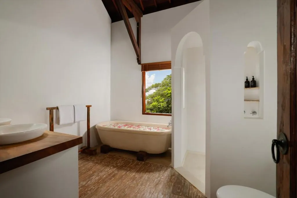 Villa Tropical Svasti - 5 Bedrooms Villa - Canggu Luxury Villa